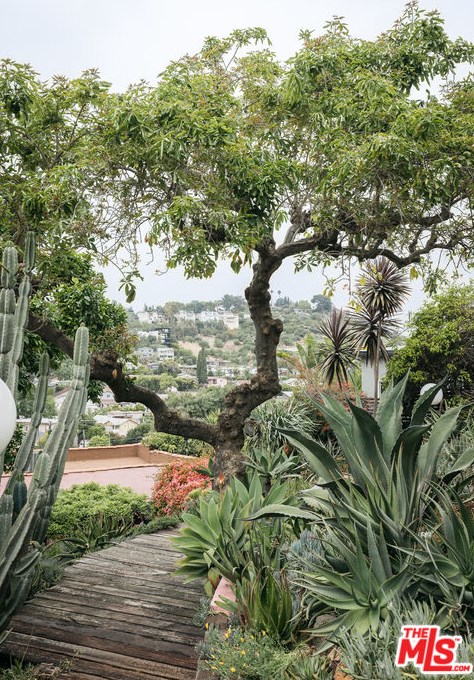 3318 Isabel Dr, Los Angeles CA  90065-2610 exterior