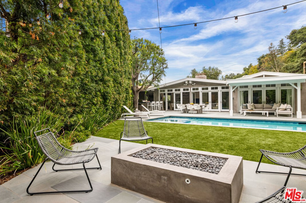 12233 Octagon St, Los Angeles, CA 90049-2337