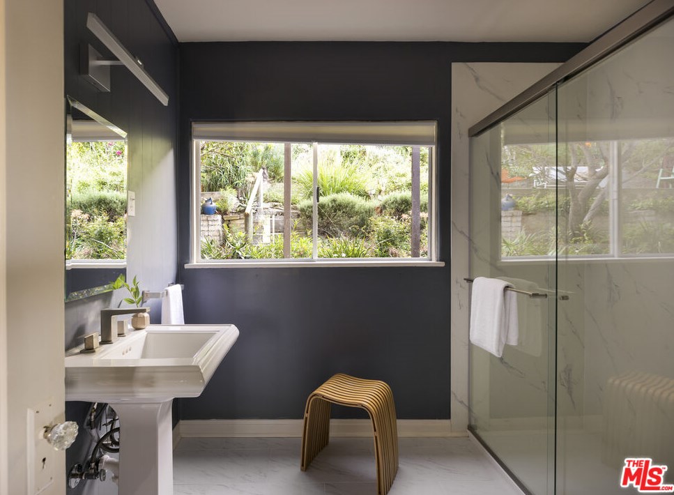 1353 Columbia Dr, Glendale CA  91205-3503 exterior