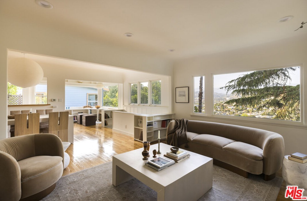 1353 Columbia Dr, Glendale CA  91205-3503 exterior