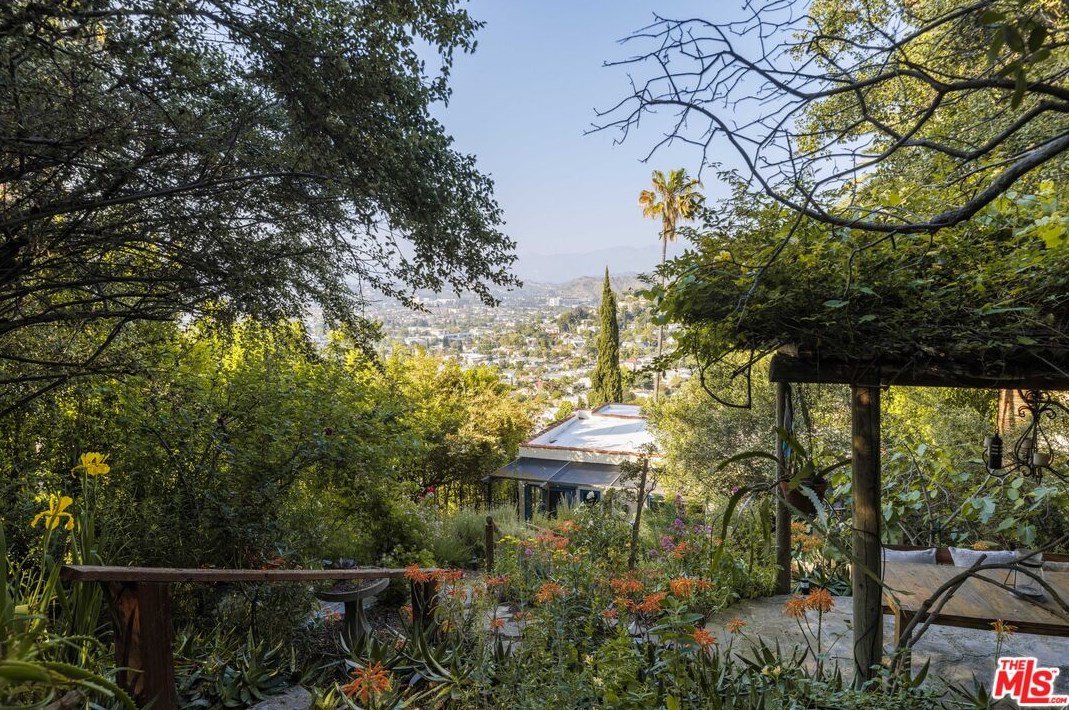 1353 Columbia Dr, Glendale CA  91205-3503 exterior