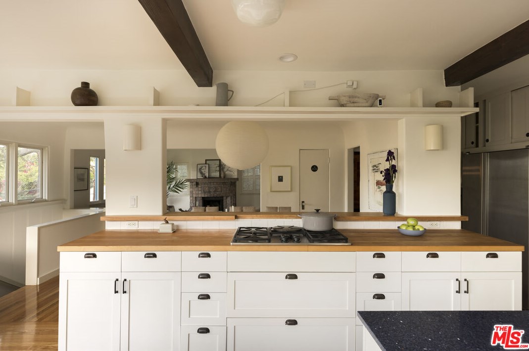 1353 Columbia Dr, Glendale CA  91205-3503 exterior