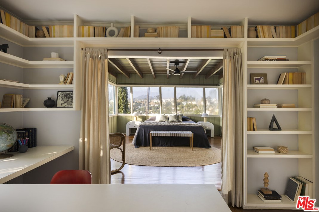 1353 Columbia Dr, Glendale CA  91205-3503 exterior