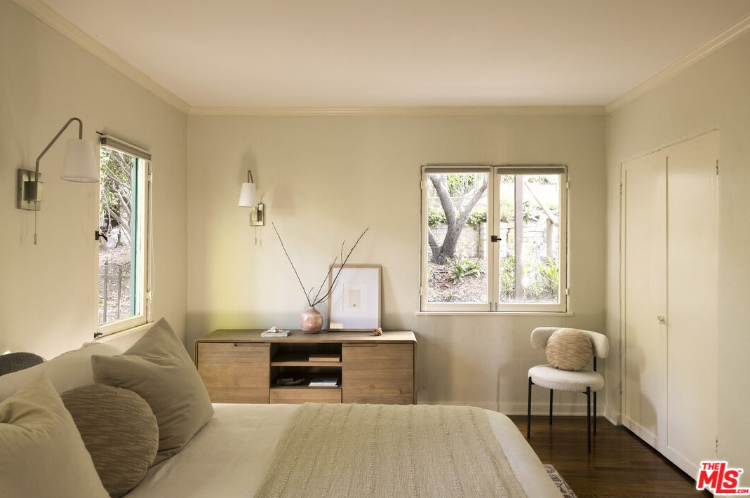 1353 Columbia Dr, Glendale CA  91205-3503 exterior