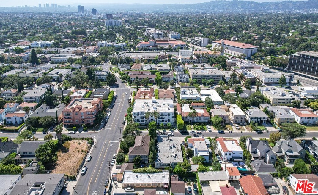 739 Lorraine Blvd, Los Angeles CA  90005-3698 exterior
