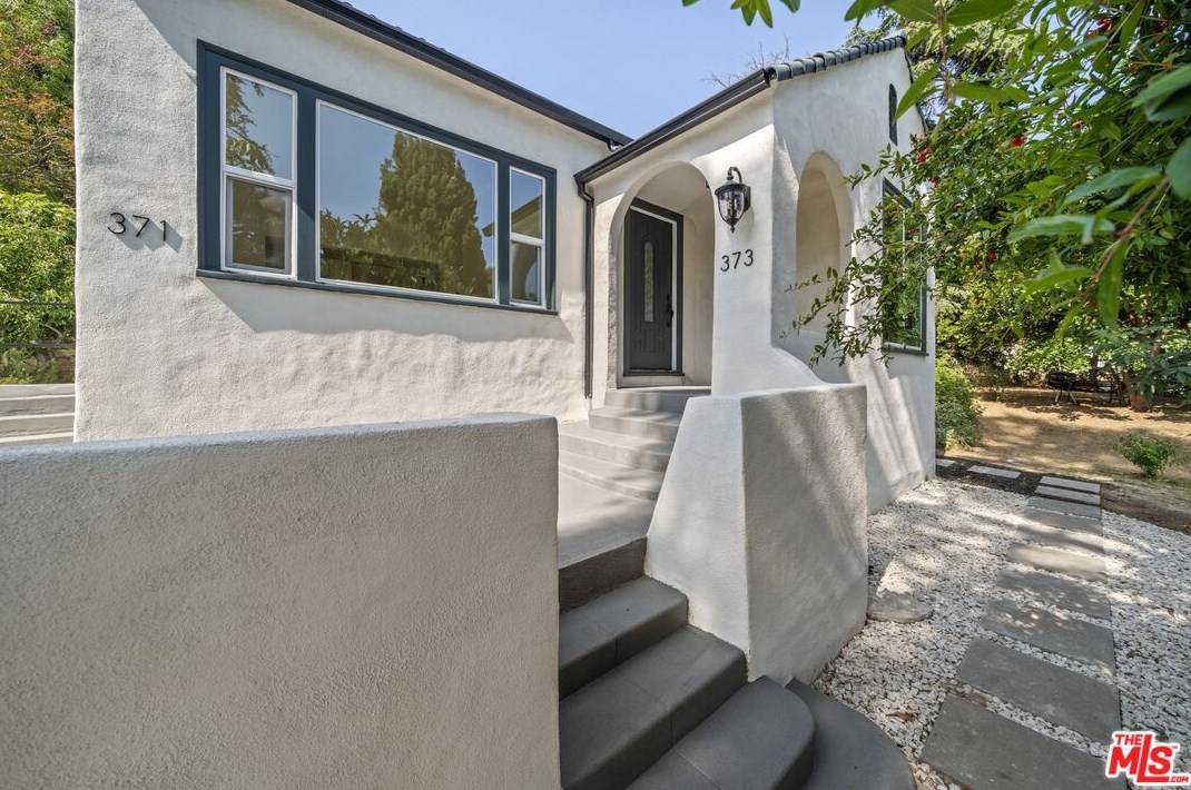 373 Mission Rd, Glendale, CA 91205-3327