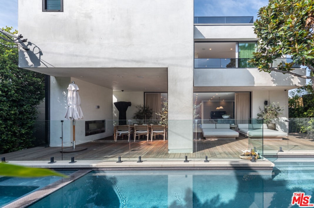 718 Kilkea Dr, Los Angeles CA  90046-7006 exterior