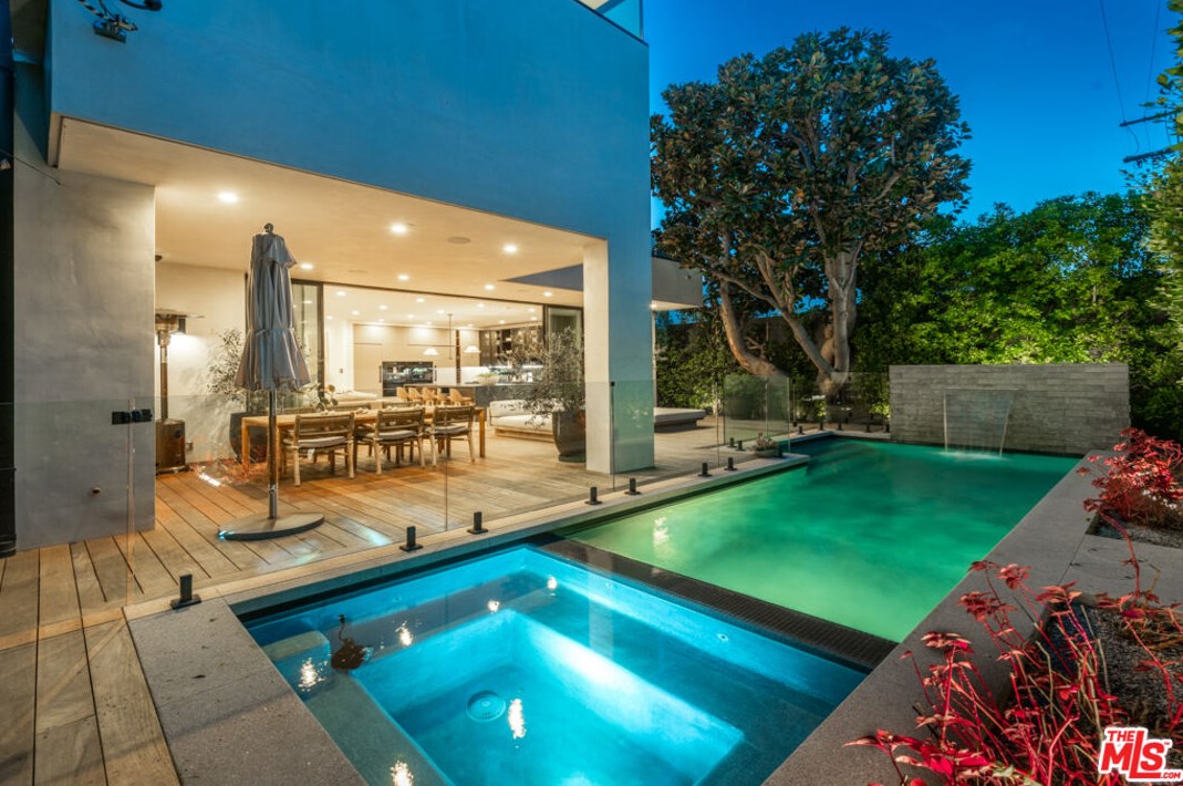 718 Kilkea Dr, Los Angeles CA  90046-7006 exterior