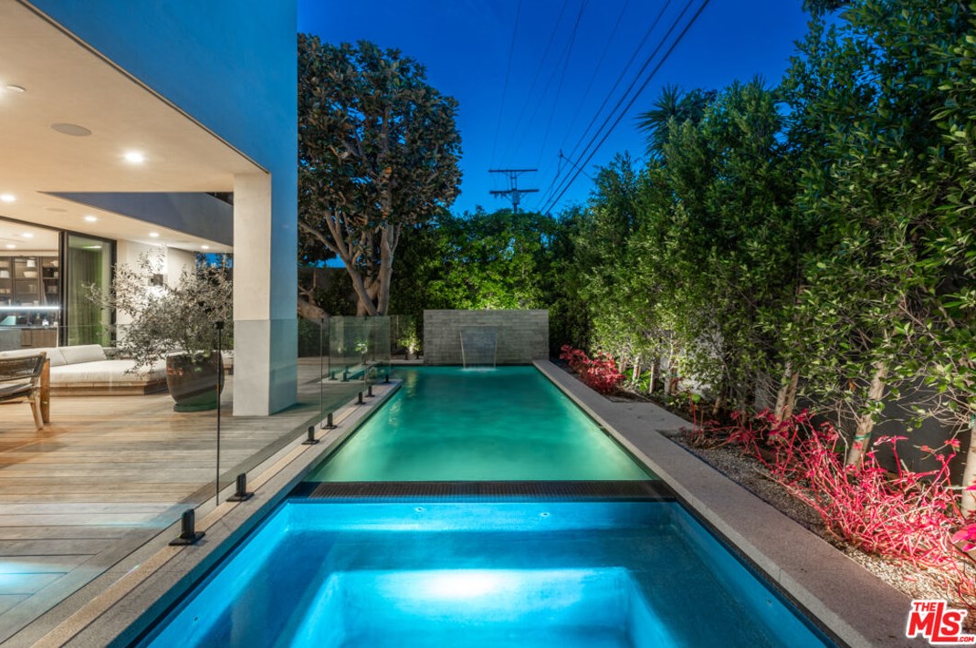 718 Kilkea Dr, Los Angeles CA  90046-7006 exterior