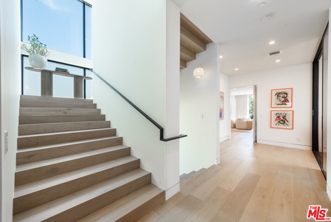 718 Kilkea Dr, Los Angeles CA  90046-7006 exterior