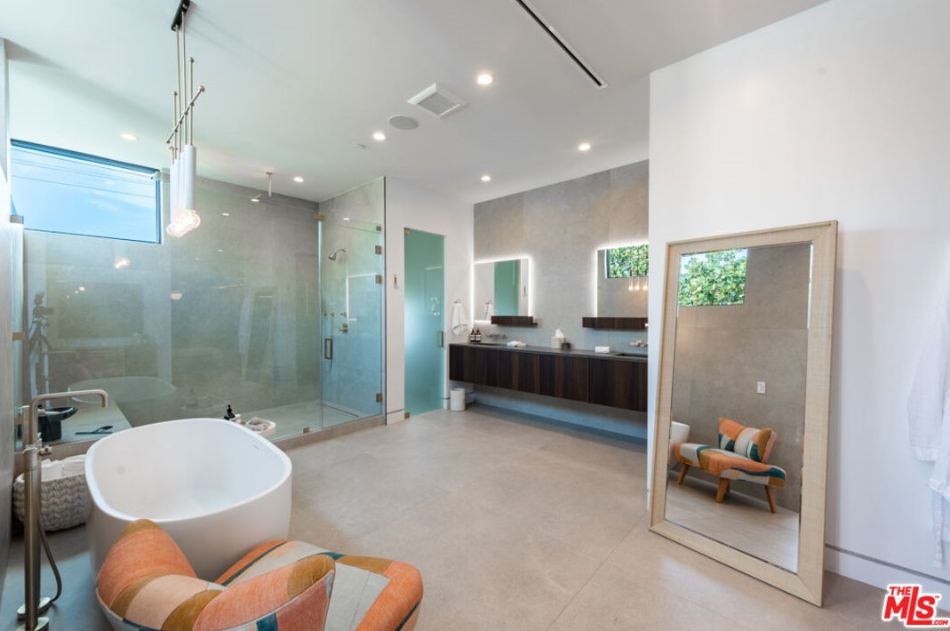 718 Kilkea Dr, Los Angeles CA  90046-7006 exterior