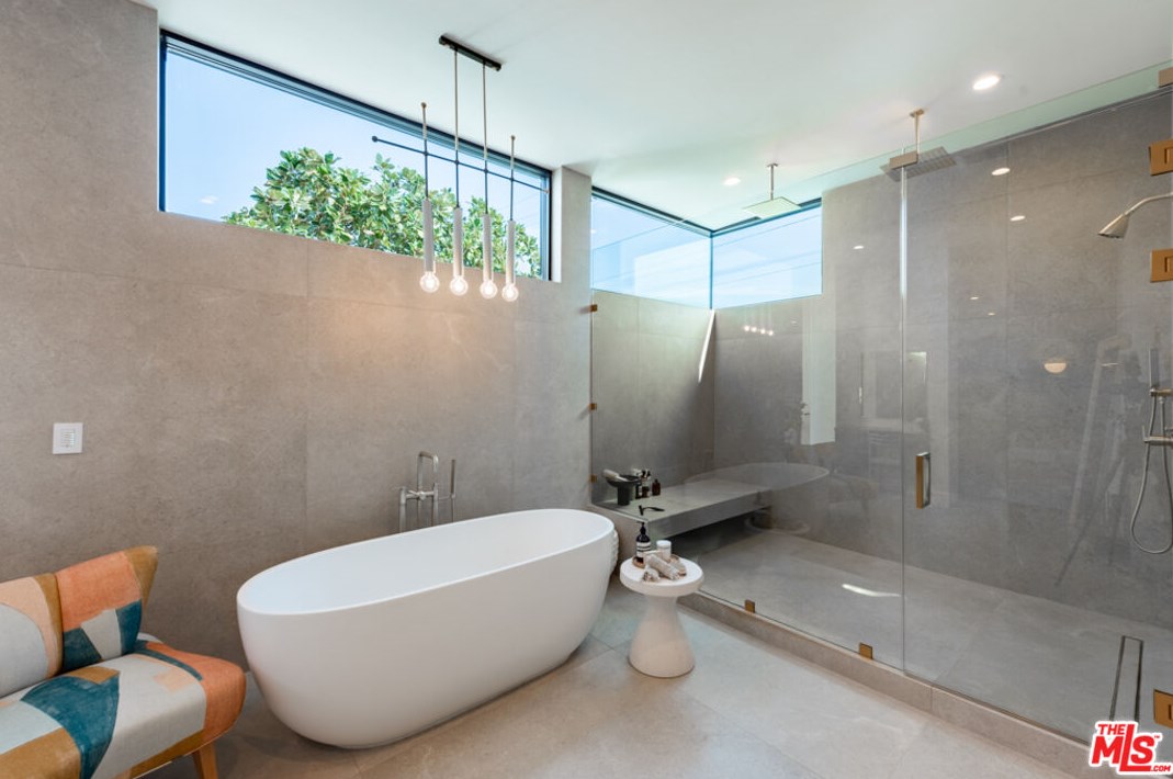 718 Kilkea Dr, Los Angeles CA  90046-7006 exterior