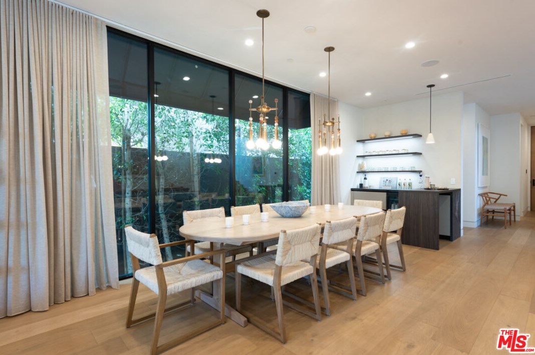 718 Kilkea Dr, Los Angeles CA  90046-7006 exterior