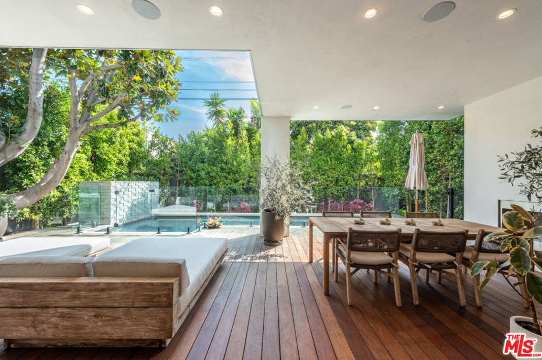 718 Kilkea Dr, Los Angeles CA  90046-7006 exterior