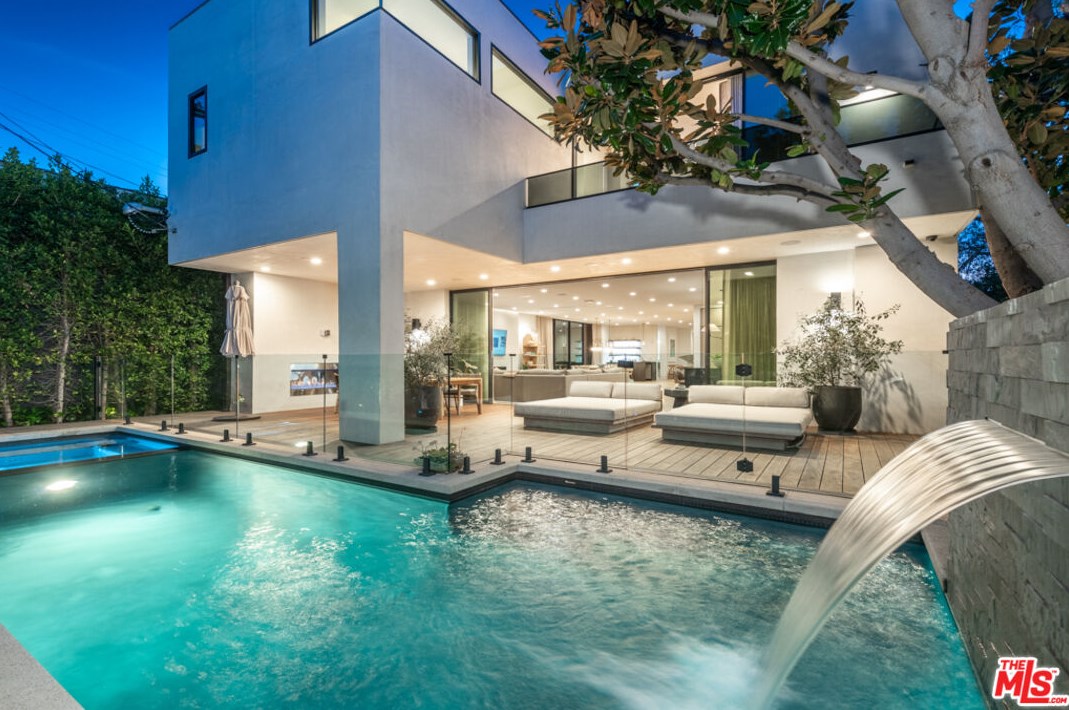 718 Kilkea Dr, Los Angeles CA  90046-7006 exterior