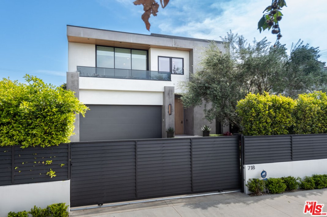 718 Kilkea Dr, Los Angeles CA  90046-7006 exterior
