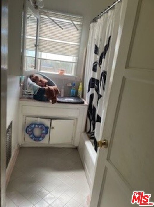 5743 Harcourt Ave, Los Angeles CA 90016-1508 exterior