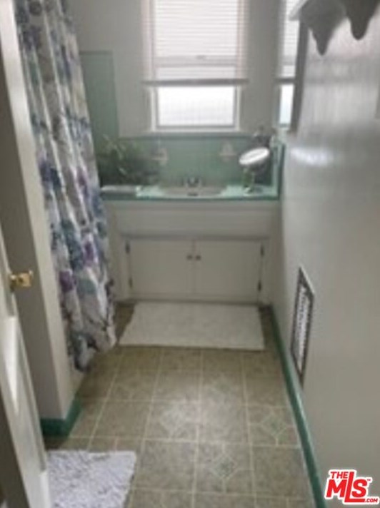 5743 Harcourt Ave, Los Angeles CA 90016-1508 exterior