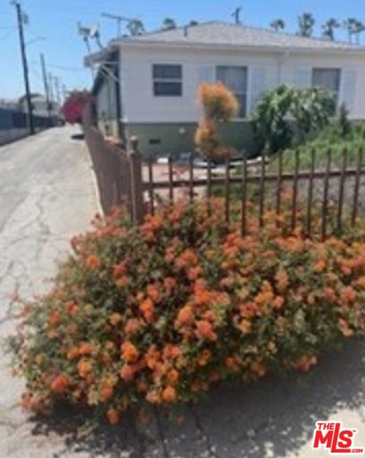 5743 S Harcourt Ave, Los Angeles, CA 90043