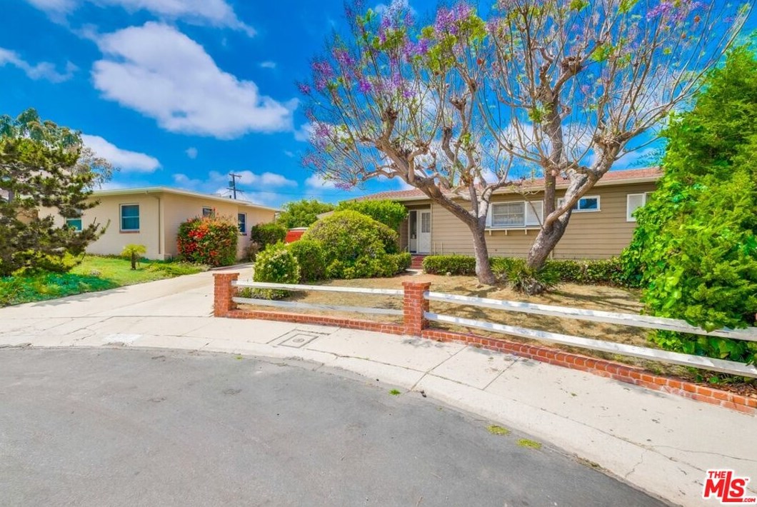 6005 Boeing Pl, Los Angeles, CA 90045-2938