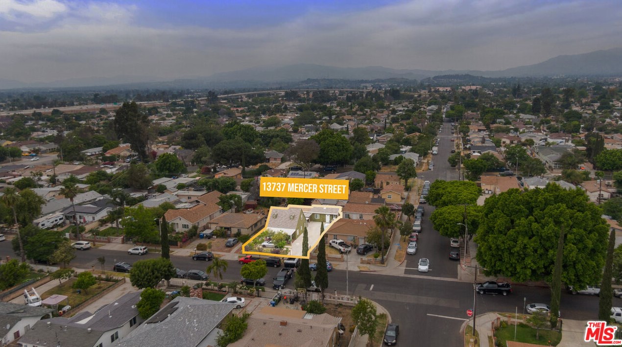 13737 Mercer St, Los Angeles CA  91331-3645 exterior