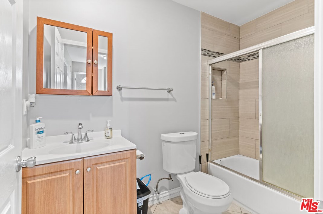 13737 Mercer St, Los Angeles CA  91331-3645 exterior