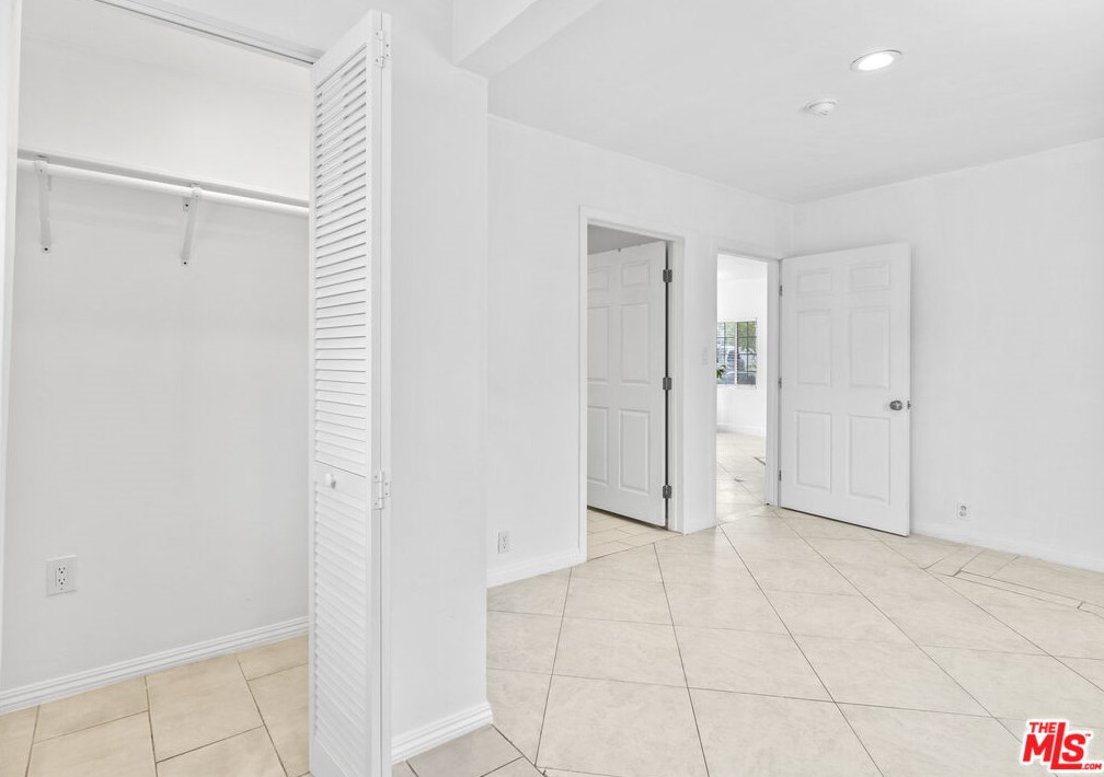 13737 Mercer St, Los Angeles CA  91331-3645 exterior