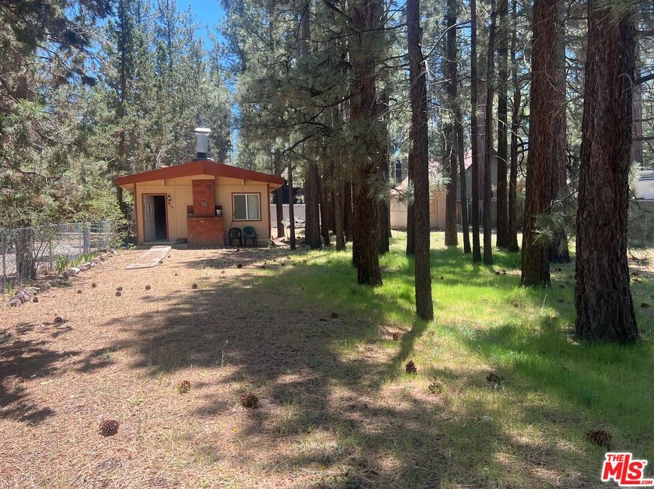 910 Sugarloaf Blvd, Big Bear City, CA 92314