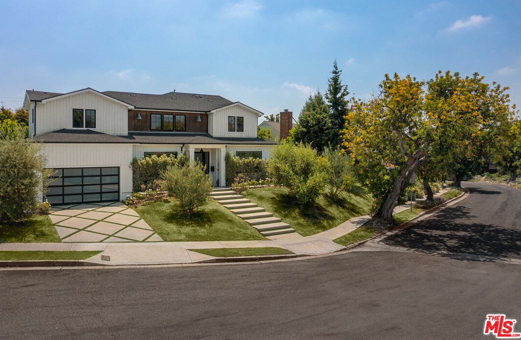 10494 Troon Ave, Los Angeles, CA 90064-4438