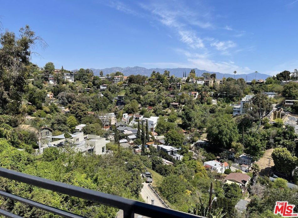 4758 Glenalbyn Dr, Los Angeles CA  90065-5002 exterior