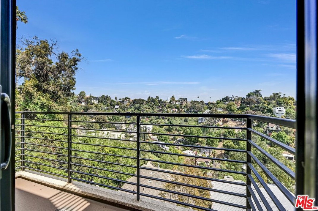 4758 Glenalbyn Dr, Los Angeles CA  90065-5002 exterior