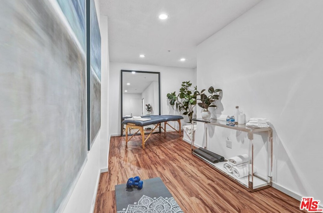 4758 Glenalbyn Dr, Los Angeles CA  90065-5002 exterior