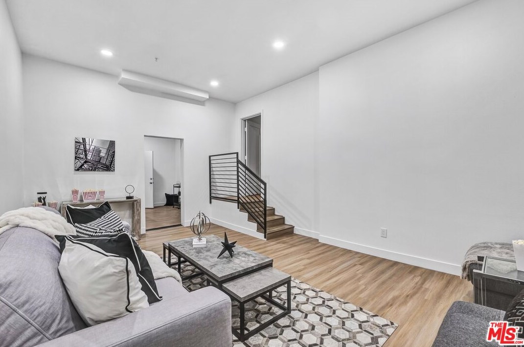 4758 Glenalbyn Dr, Los Angeles CA  90065-5002 exterior