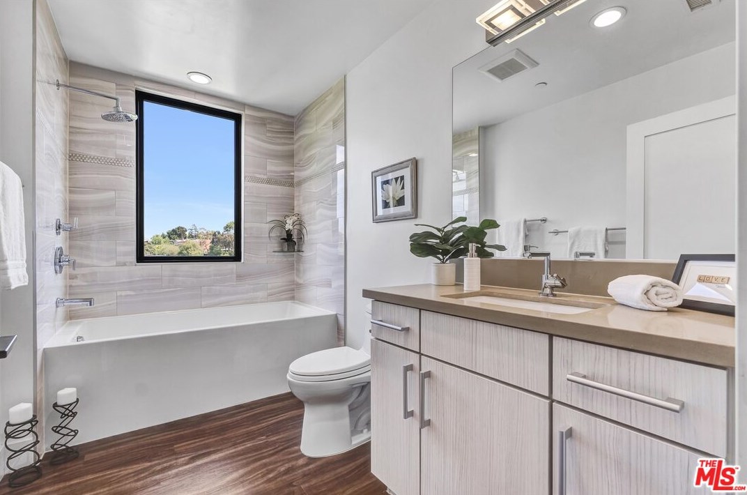 4758 Glenalbyn Dr, Los Angeles CA  90065-5002 exterior