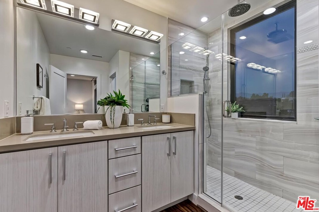 4758 Glenalbyn Dr, Los Angeles CA  90065-5002 exterior
