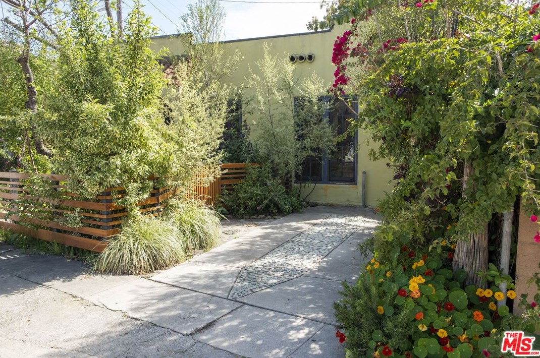 3004 Del Monte Dr, Los Angeles CA  90026-2802 exterior