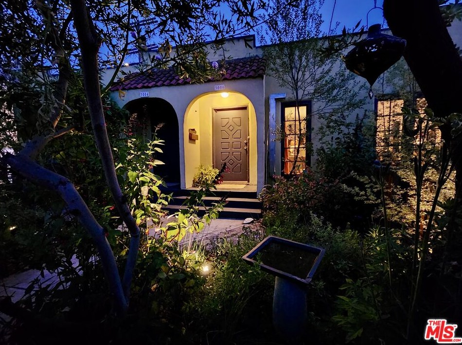 3004 Del Monte Dr, Los Angeles CA  90026-2802 exterior