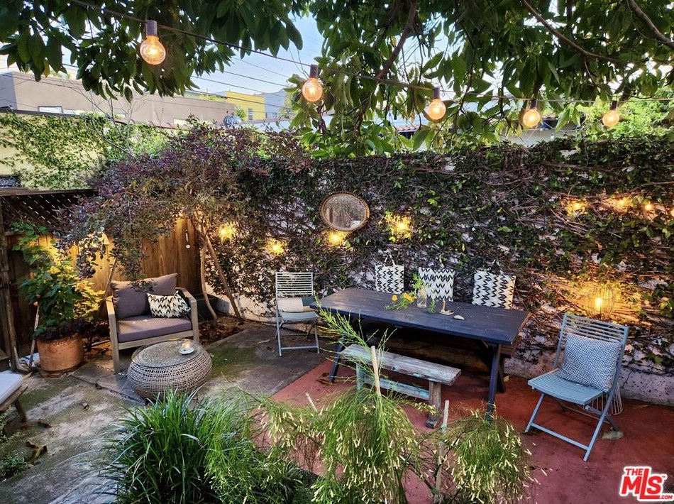 3004 Del Monte Dr, Los Angeles CA  90026-2802 exterior