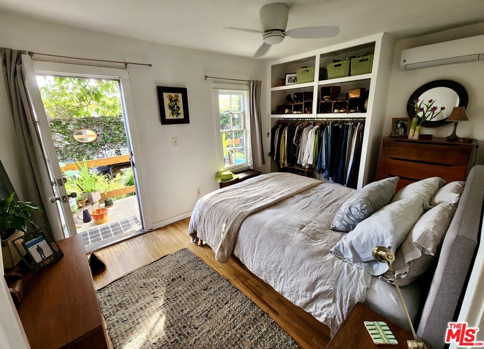 3004 Del Monte Dr, Los Angeles CA  90026-2802 exterior
