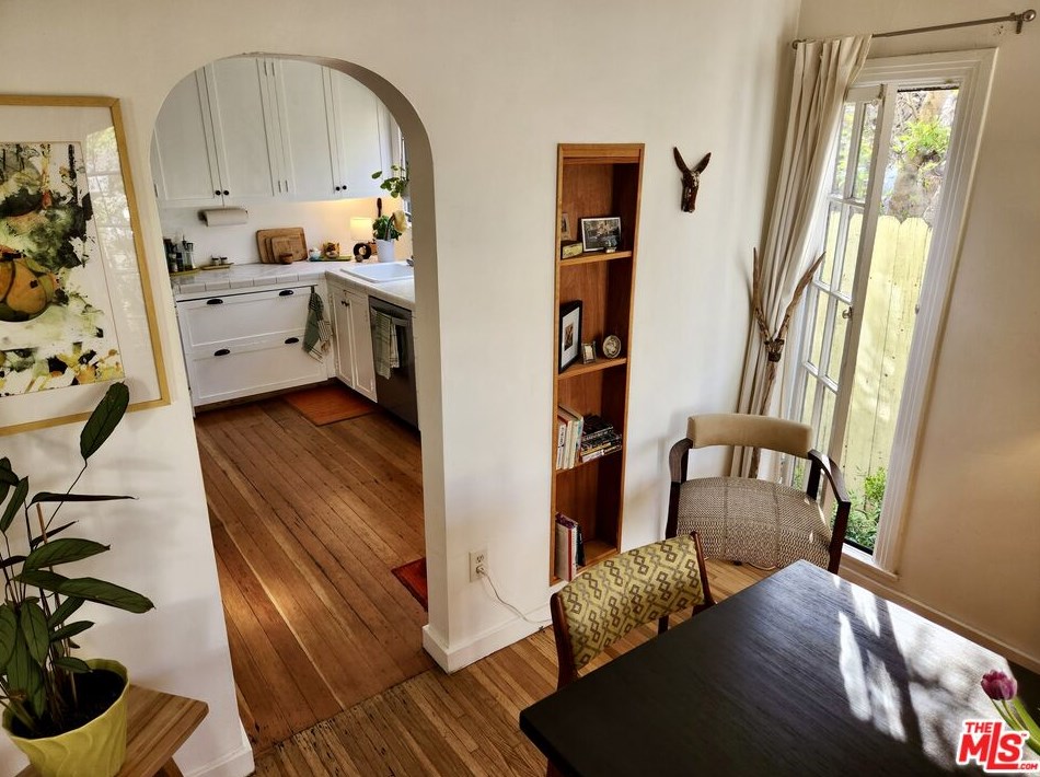 3004 Del Monte Dr, Los Angeles CA  90026-2802 exterior