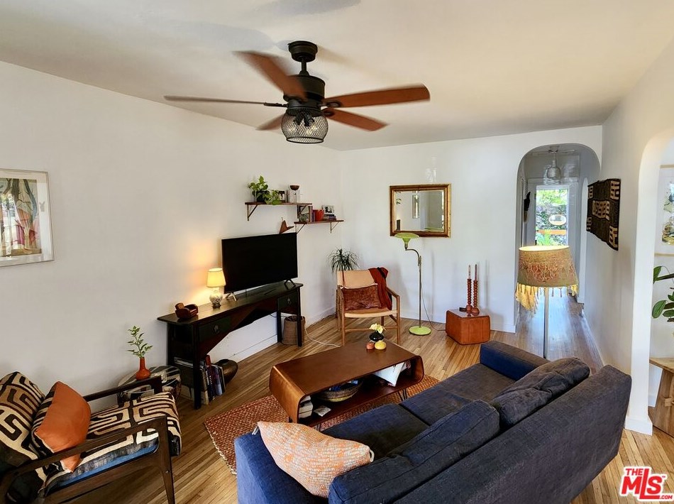 3004 Del Monte Dr, Los Angeles CA  90026-2803 exterior