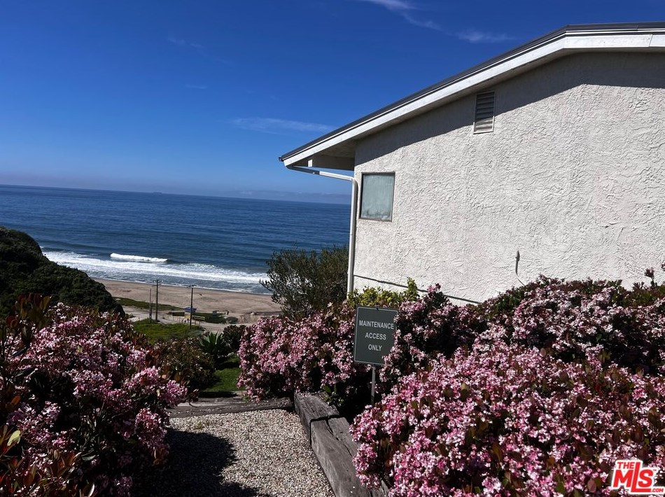 6829 Shearwater Ln, Malibu, CA 90265-4163