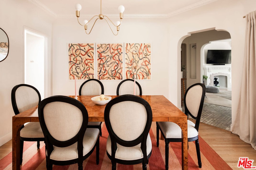 3827 Cherrywood Ave, Los Angeles CA  90008-2645 exterior