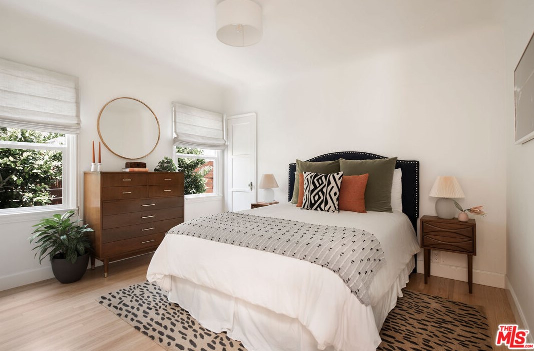 3827 Cherrywood Ave, Los Angeles CA  90008-2645 exterior