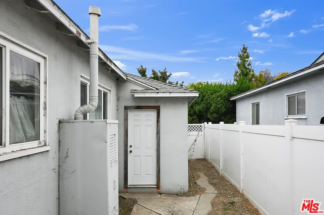 3412 Stevely Ave, Long Beach CA  90808-3023 exterior