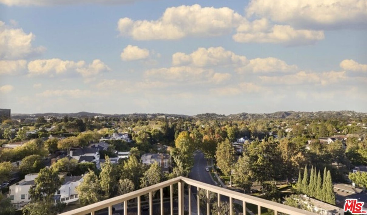 10501 Wilshire Blvd, Los Angeles CA  90024-6302 exterior