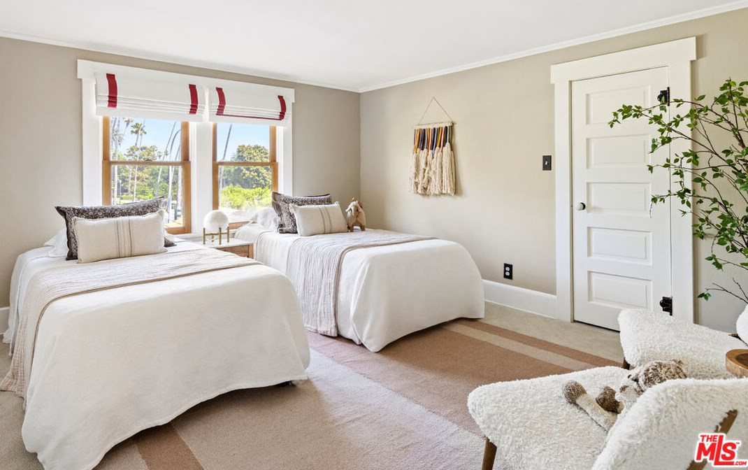 917 El Molino Ave, Pasadena CA  91104-3645 exterior