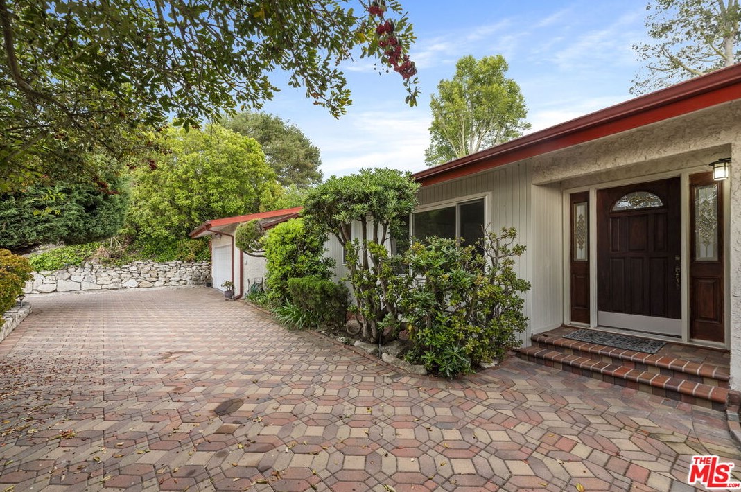 28202 Ambergate Dr, Palos Verdes Estates, CA 90275-2908