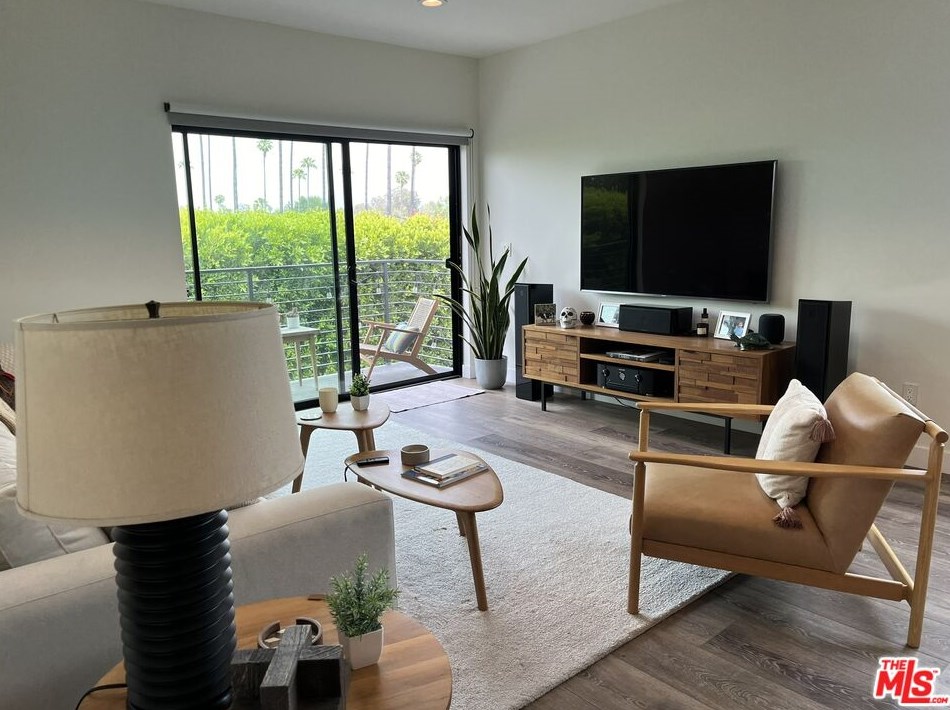 13209 Moorpark St #402, Van Nuys, CA 91423