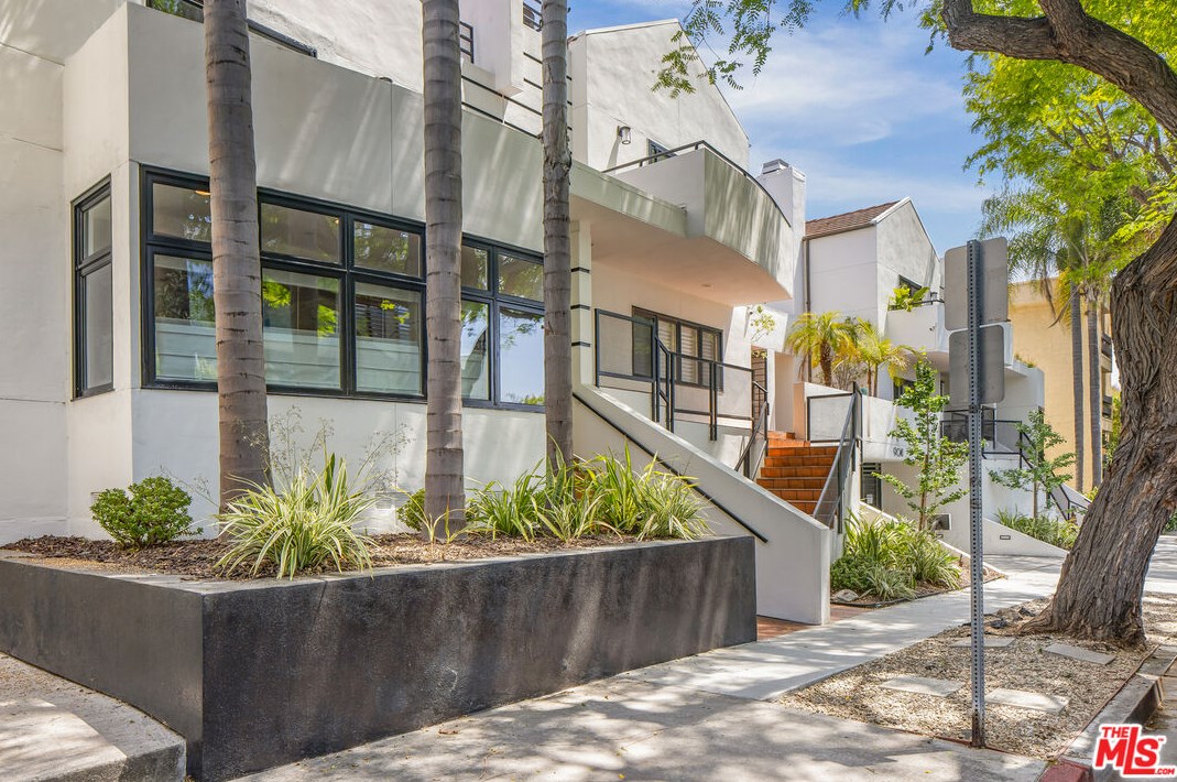 9041 Keith Ave, Los Angeles, CA 90069-5500
